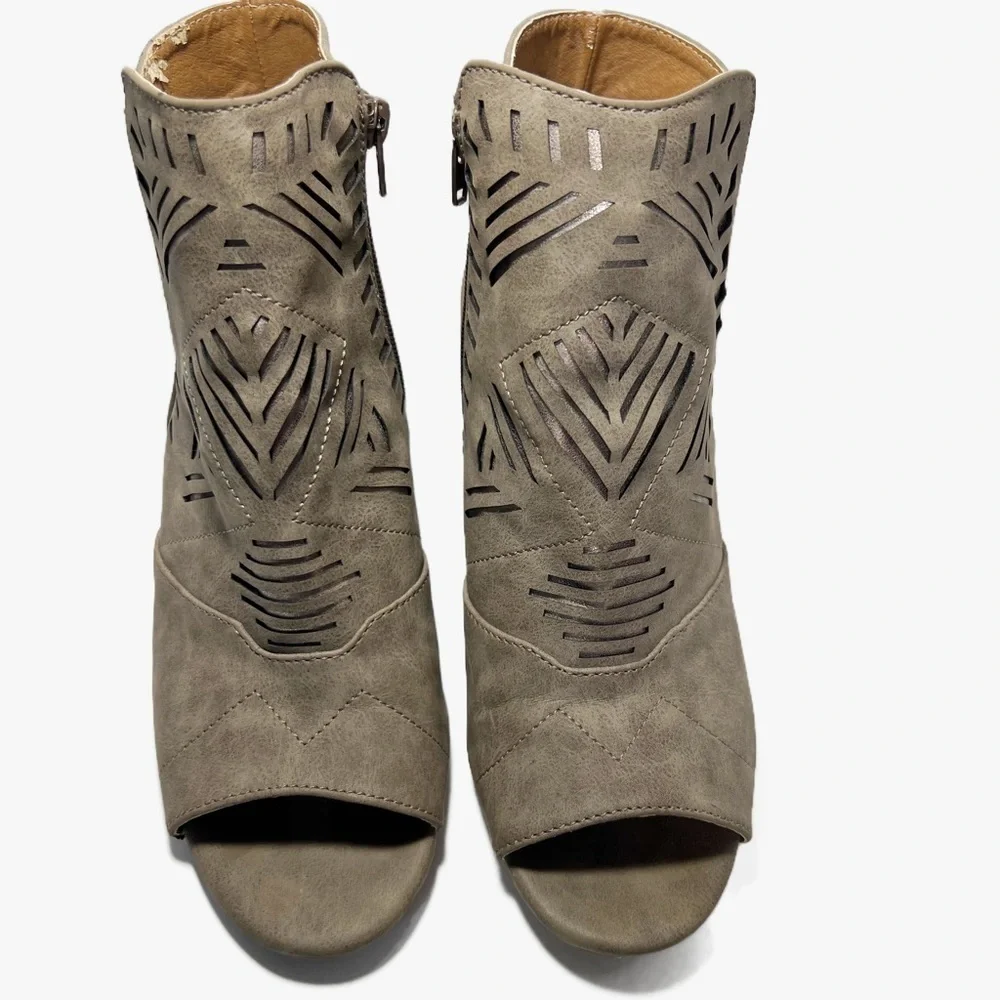 Jelly Pop Paisley Tan Laser Cut Open Toe Booties Women’s size 10